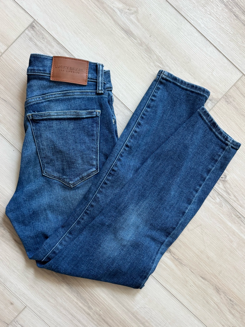 Women’s Lucky Brand Mid Rise Cropped Ava Jeans. Size 6/28